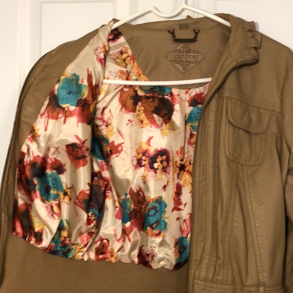 Tan leather jacket - Picture 3 of 4